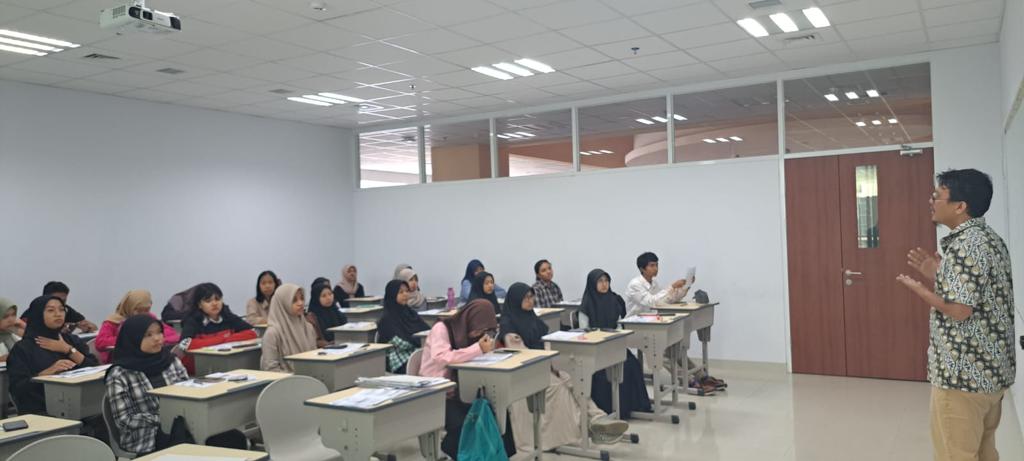 Co-teaching MK Kesetimbangan Fasa dan Kimia dengan Muhammad Ridwan S.Si., M.Eng., Ph.D. dari Universitas Indonesia