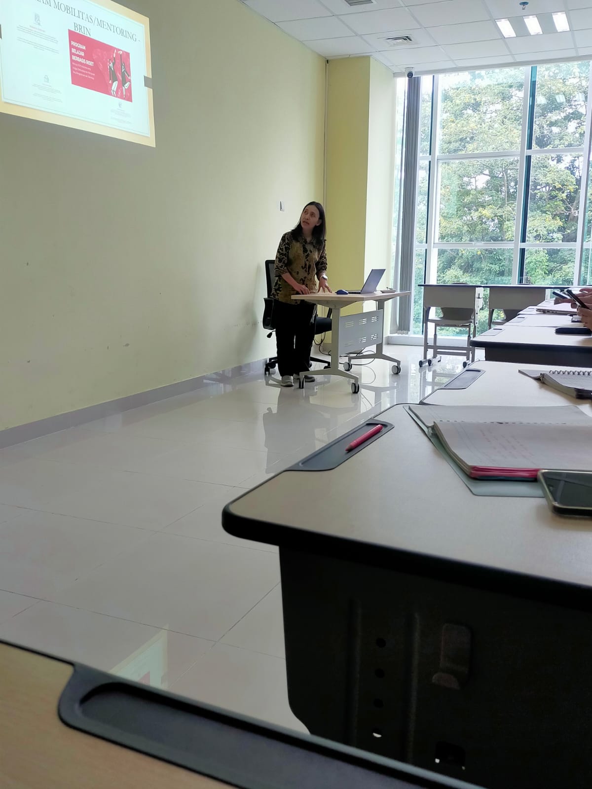 Co-Teaching BRIN dan Departemen Kimia UM: Bahas Material DSSC dalam Mata Kuliah Tren Kimia Analisis