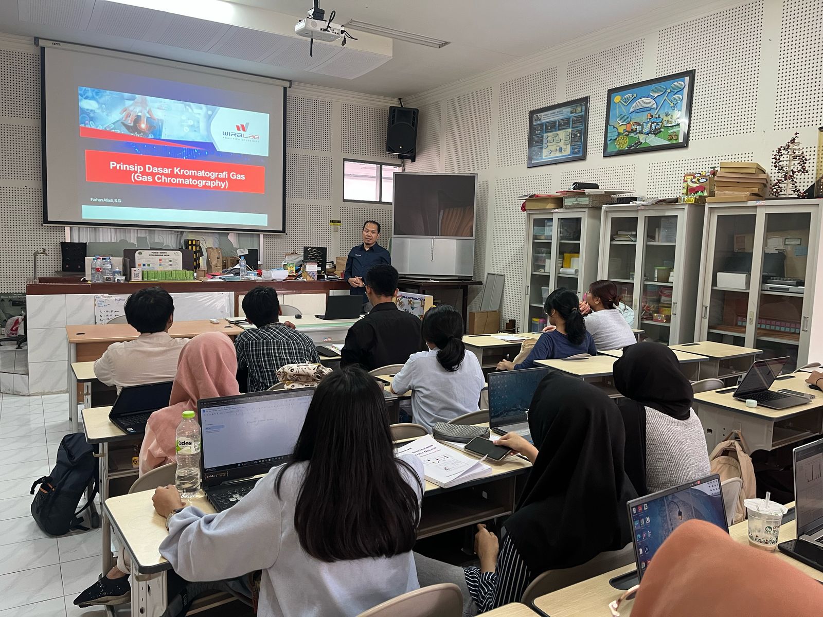 Kuliah Tamu Praktisi PT. Wiralab: Mahasiswa S1 Kimia UM Belajar Langsung Prinsip dan Praktik Pengoperasian Gas Chromatography (GC)
