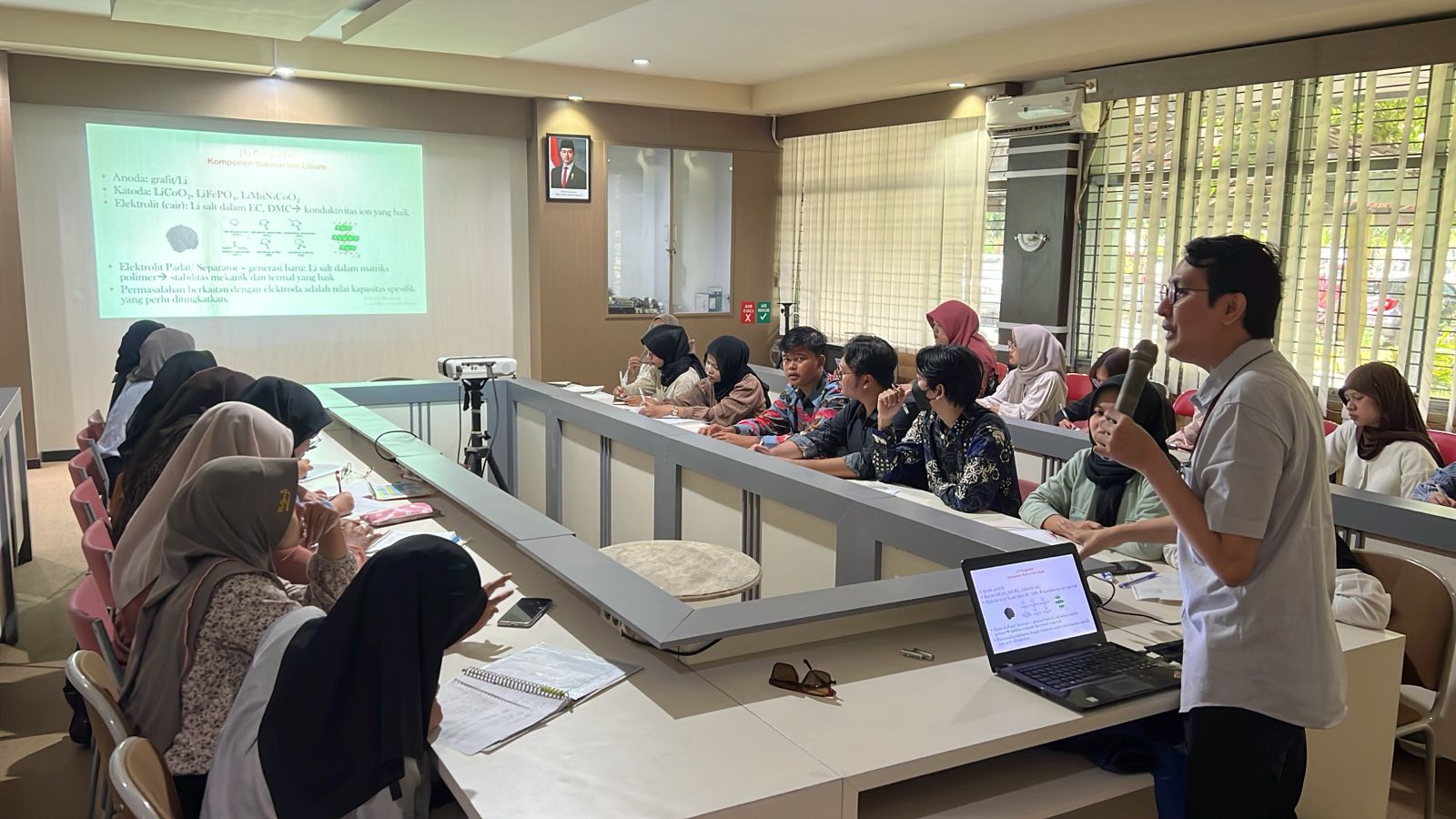 Departemen Kimia UM Selenggarakan Co-Teaching Kolaboratif Bertema Inovasi Membran Elektrolit Padat Berbasis Biomassa Lokal