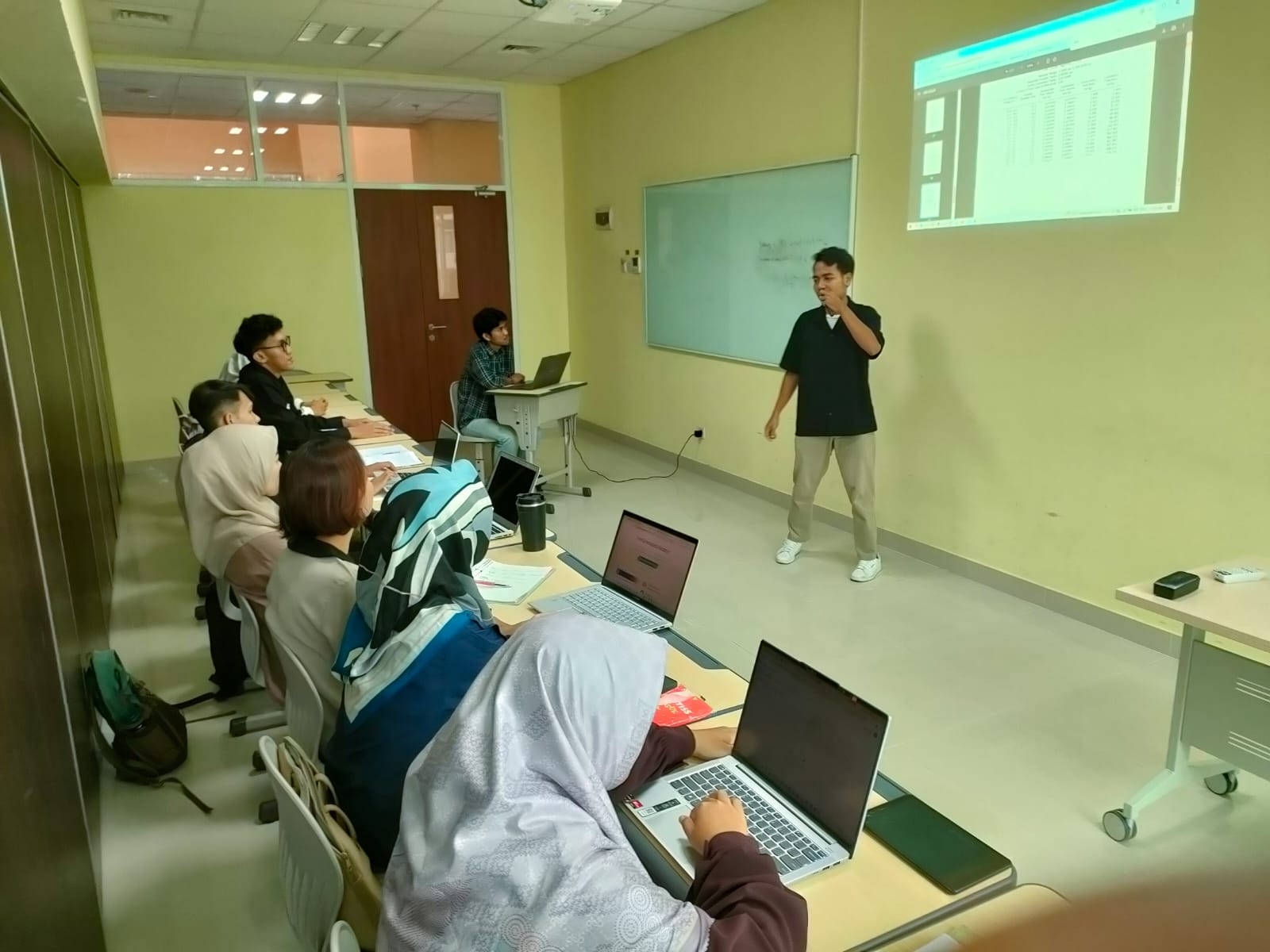 Guest Lecture Bersama PT Eka Mas Fortuna: Kupas Tuntas Pengolahan Data Karakterisasi Material